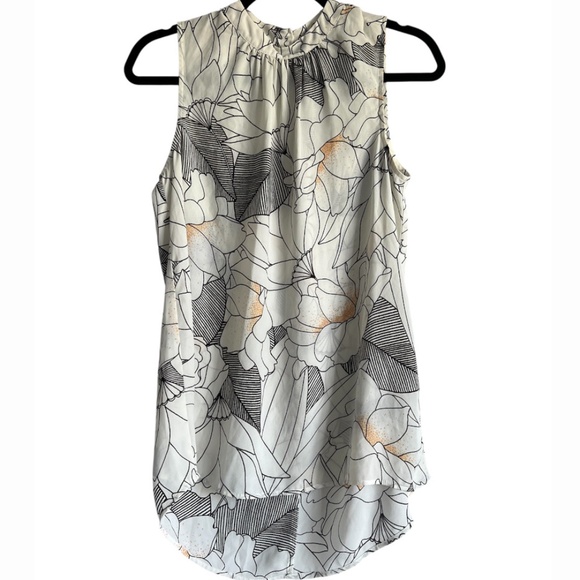 Romantic Sleeveless Tunic top - Picture 2 of 6